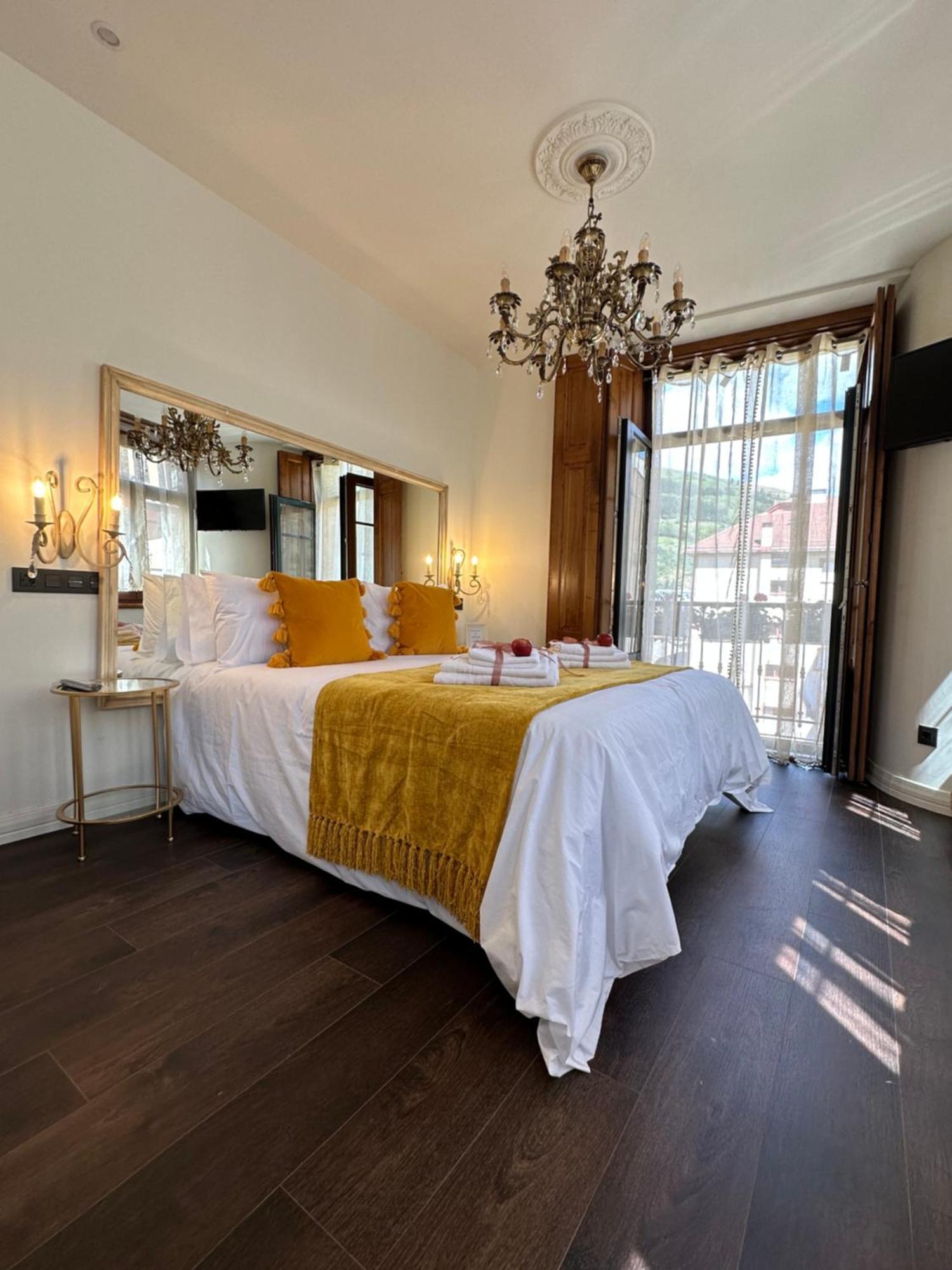 Claren'S Boutique Rooms Кангас-дель-Нарсеа Экстерьер фото